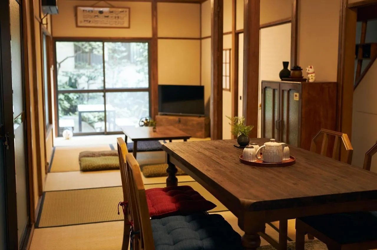 Kagurazaka Retro Bar & Hotel Tokyo Apartment